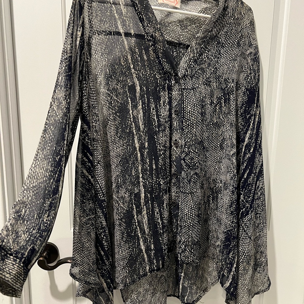 Gorgeous flowy sheer top